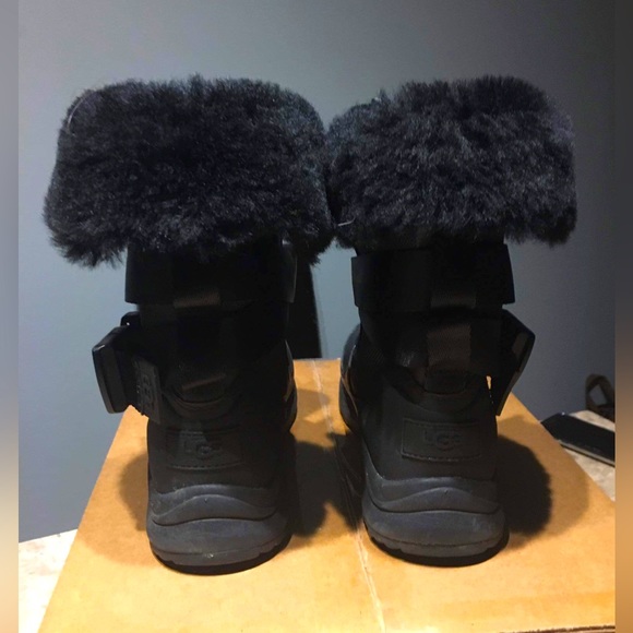 UGG Winter boots black US6 - Picture 8 of 11